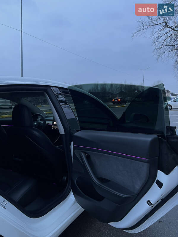 Седан Tesla Model 3 2019 в Чайках