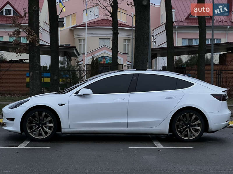 Седан Tesla Model 3 2019 в Чайках