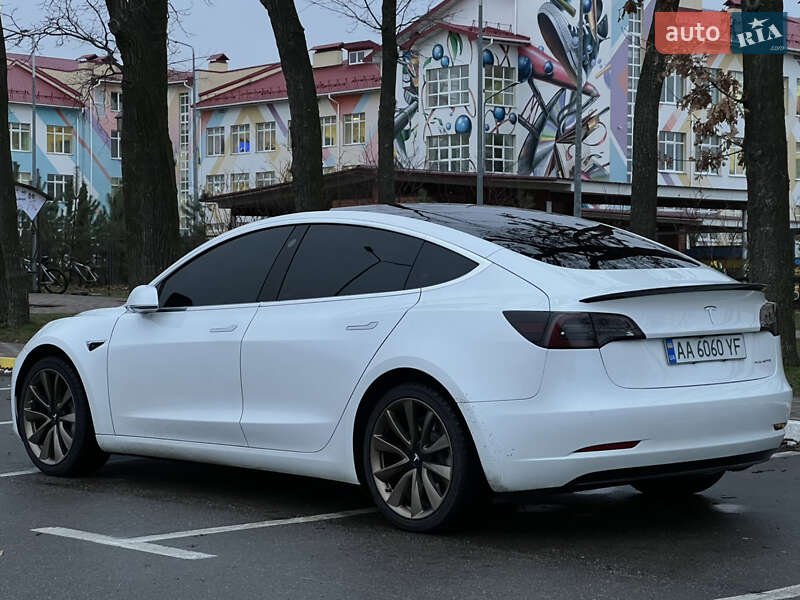 Седан Tesla Model 3 2019 в Чайках