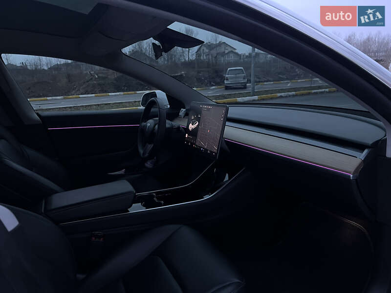 Седан Tesla Model 3 2019 в Чайках