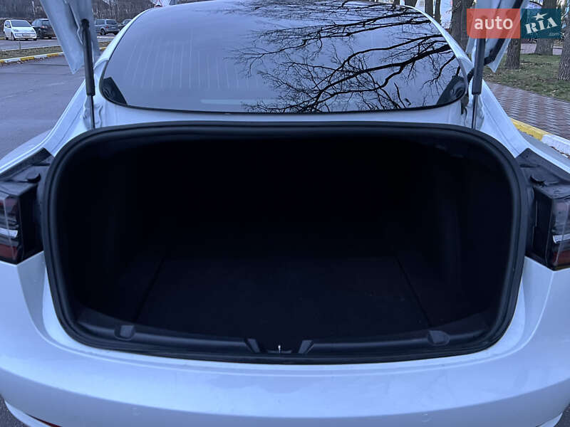 Седан Tesla Model 3 2019 в Чайках