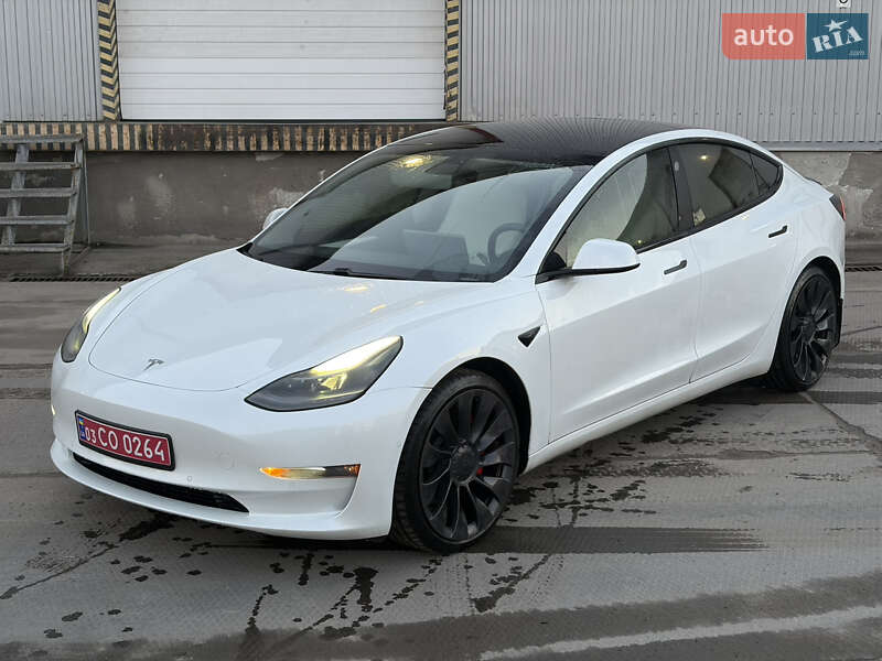 Седан Tesla Model 3 2021 в Львове