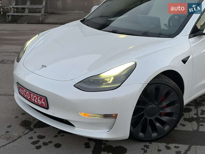 Седан Tesla Model 3 2021 в Львове