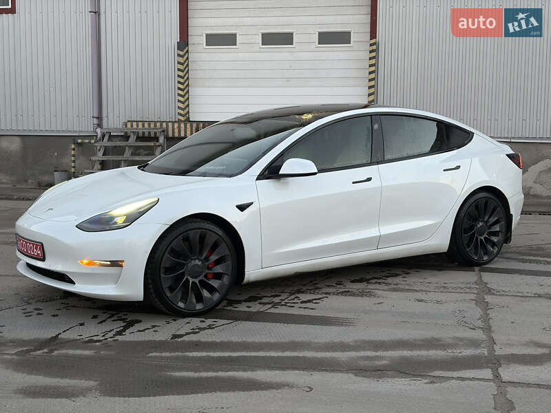 Седан Tesla Model 3 2021 в Львове