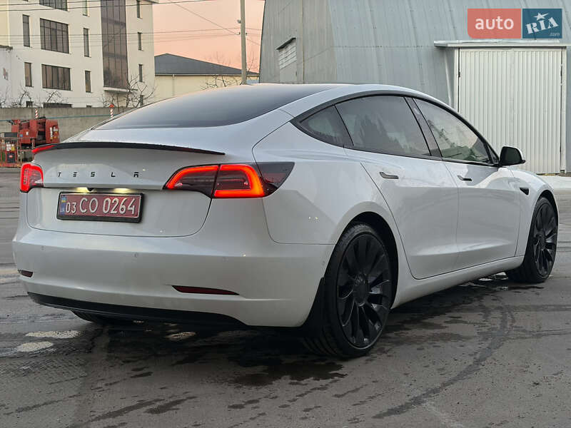Седан Tesla Model 3 2021 в Львове