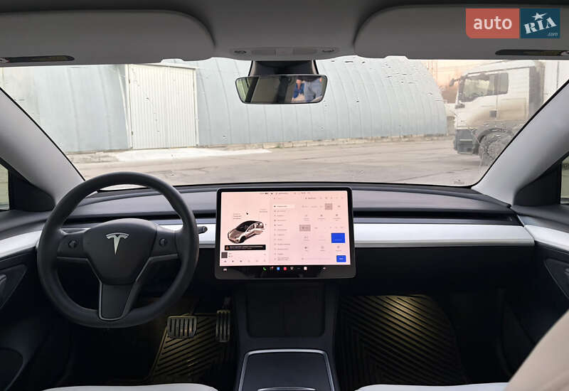 Седан Tesla Model 3 2021 в Львове