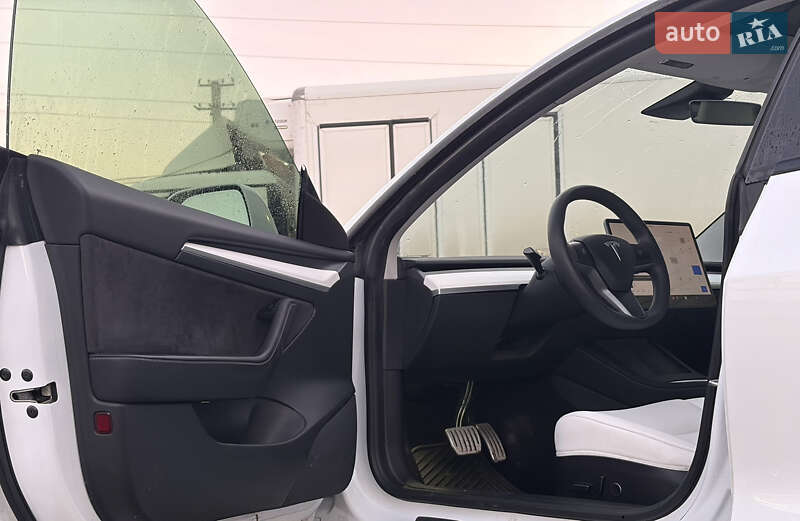 Седан Tesla Model 3 2021 в Львове