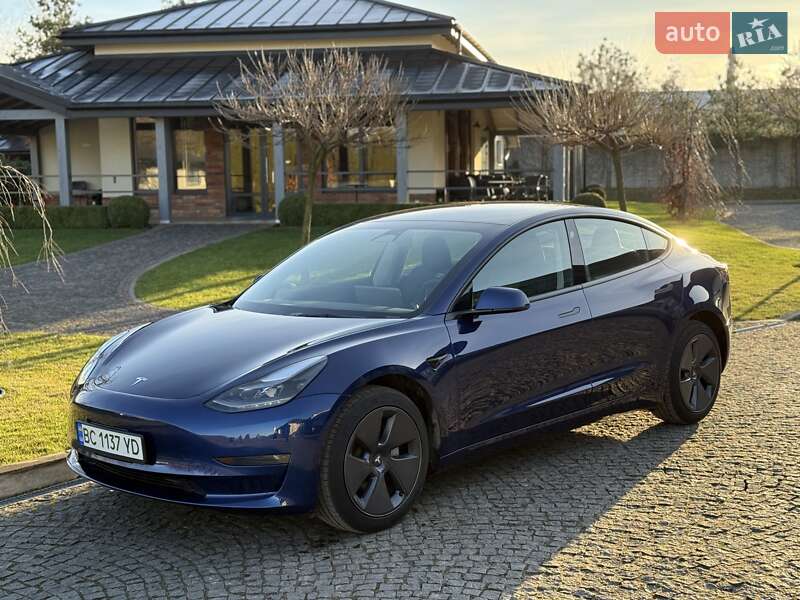 Седан Tesla Model 3 2023 в Львове