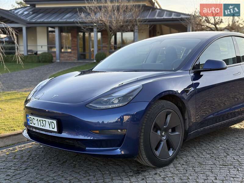 Седан Tesla Model 3 2023 в Львове