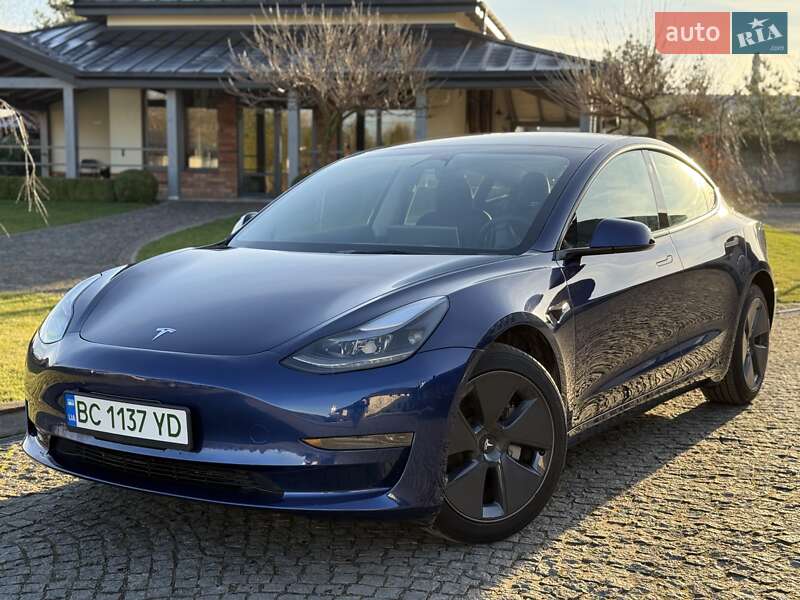 Седан Tesla Model 3 2023 в Львове