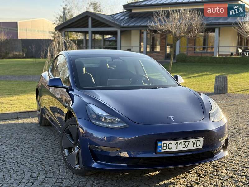 Седан Tesla Model 3 2023 в Львове