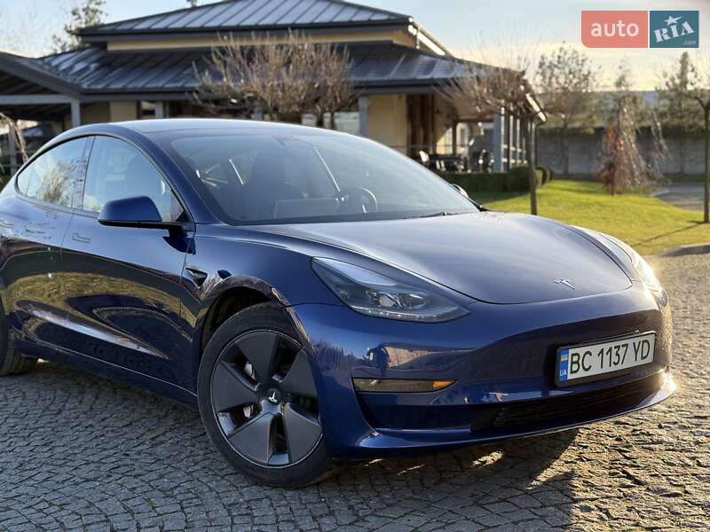 Седан Tesla Model 3 2023 в Львове