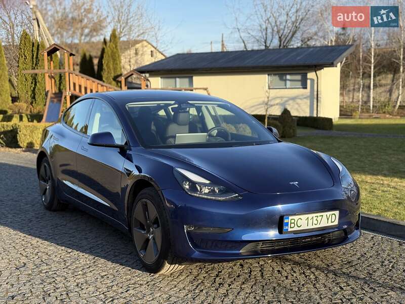 Седан Tesla Model 3 2023 в Львове