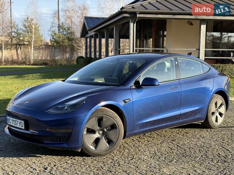 Седан Tesla Model 3 2023 в Львове