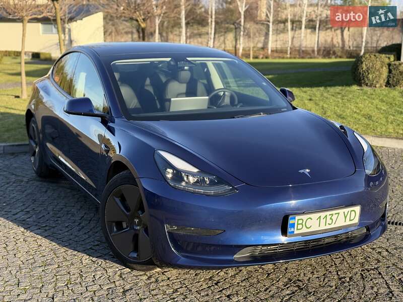 Седан Tesla Model 3 2023 в Львове