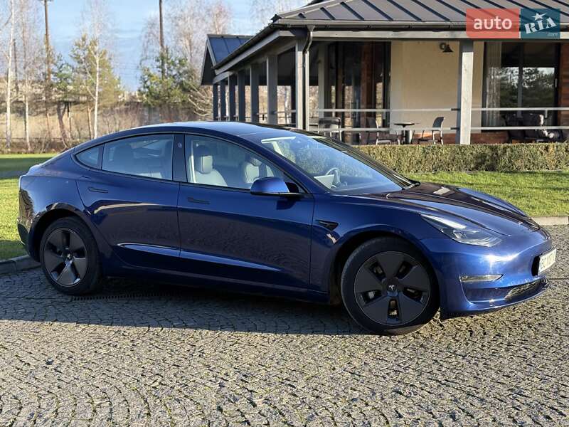 Седан Tesla Model 3 2023 в Львове