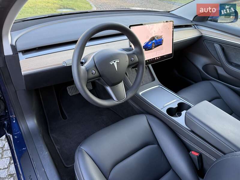 Седан Tesla Model 3 2023 в Львове