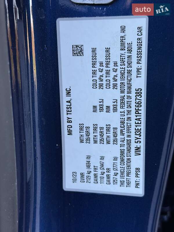 Седан Tesla Model 3 2023 в Львове