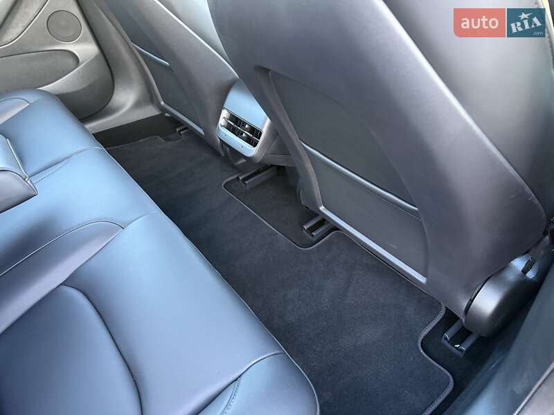 Седан Tesla Model 3 2023 в Львове