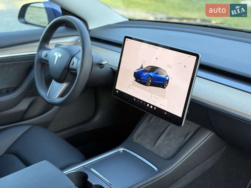 Седан Tesla Model 3 2023 в Львове
