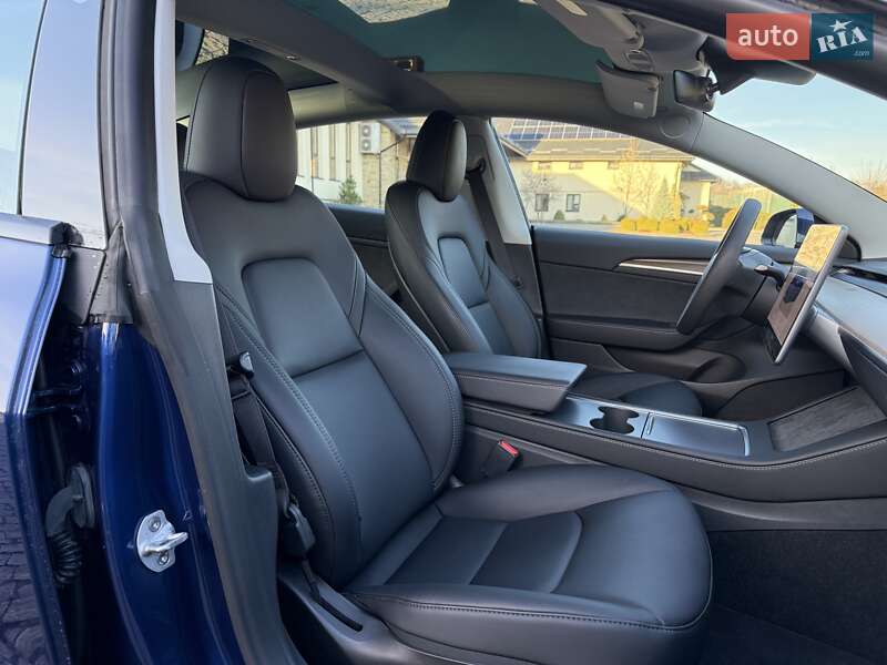 Седан Tesla Model 3 2023 в Львове