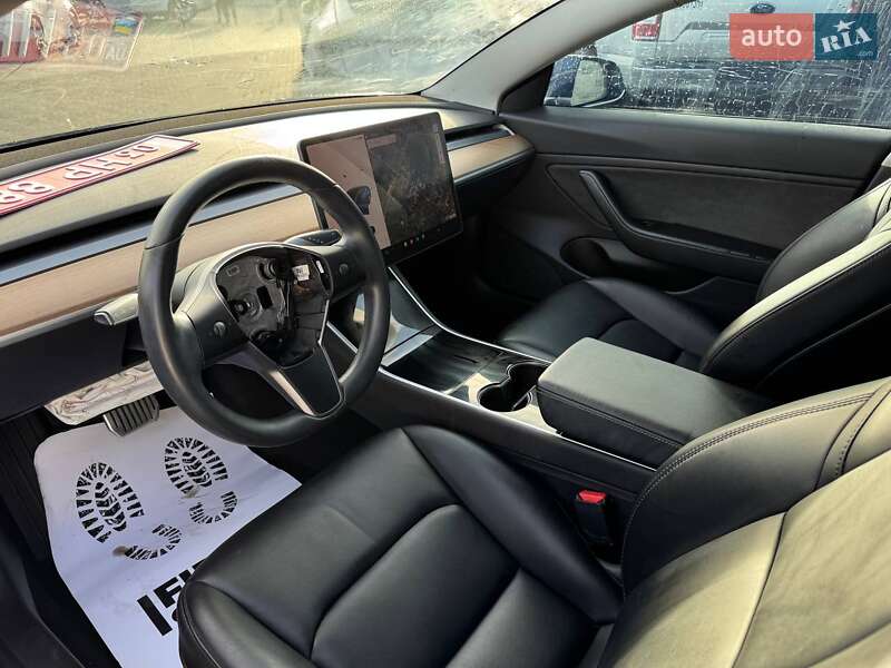 Седан Tesla Model 3 2019 в Луцке