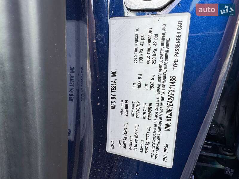 Седан Tesla Model 3 2019 в Луцке