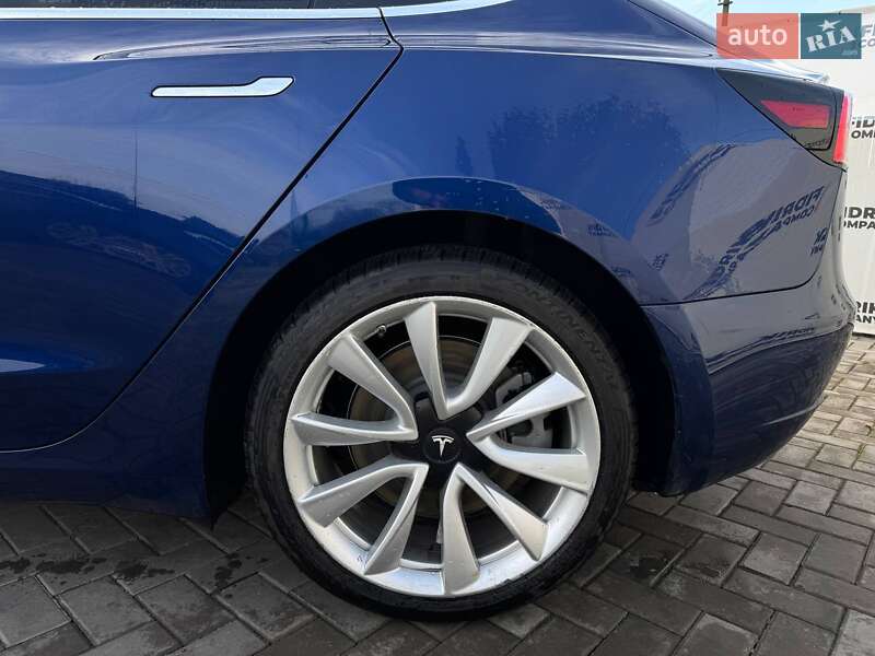 Седан Tesla Model 3 2019 в Луцке