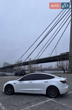 Седан Tesla Model 3 2021 в Киеве
