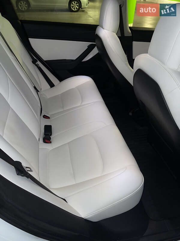 Седан Tesla Model 3 2021 в Киеве