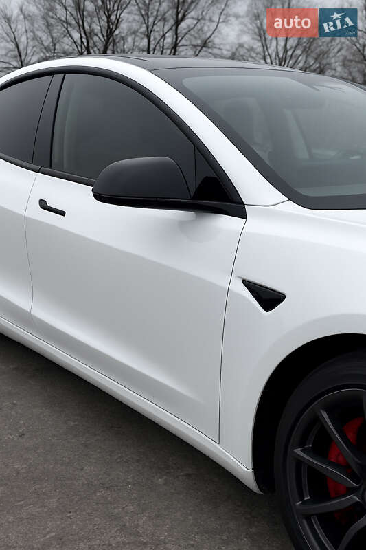 Седан Tesla Model 3 2021 в Киеве