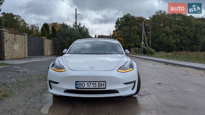 Седан Tesla Model 3 2021 в Тернополе