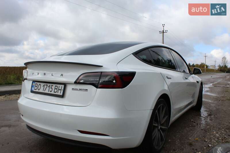 Седан Tesla Model 3 2021 в Тернополе