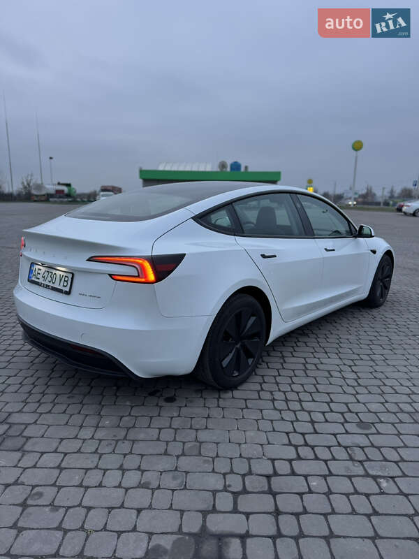 Седан Tesla Model 3 2024 в Дніпрі