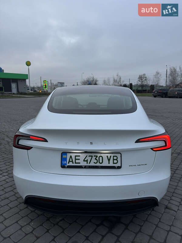 Седан Tesla Model 3 2024 в Дніпрі