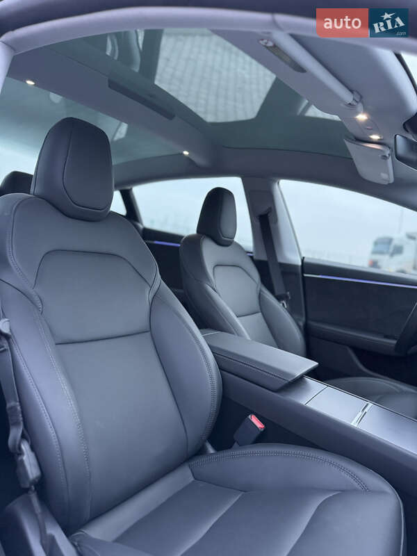 Седан Tesla Model 3 2024 в Дніпрі