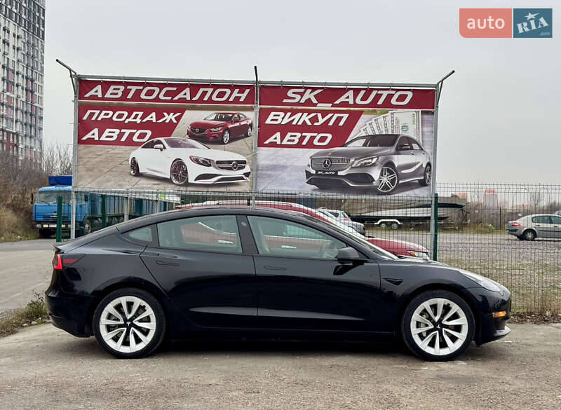 Седан Tesla Model 3 2022 в Киеве