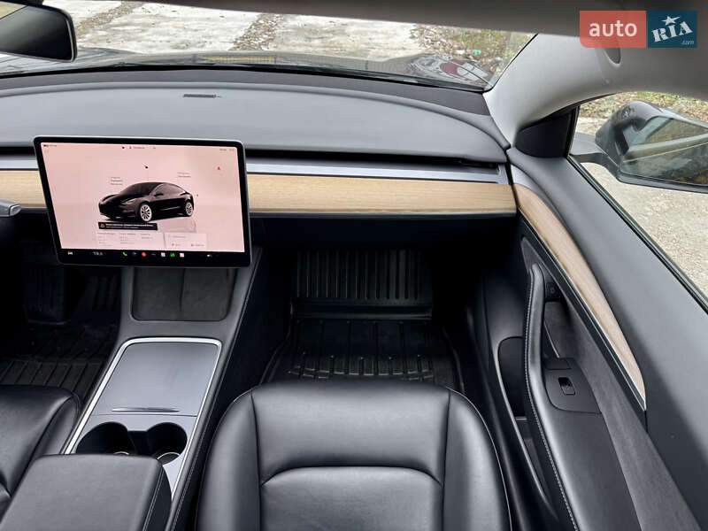 Седан Tesla Model 3 2022 в Киеве