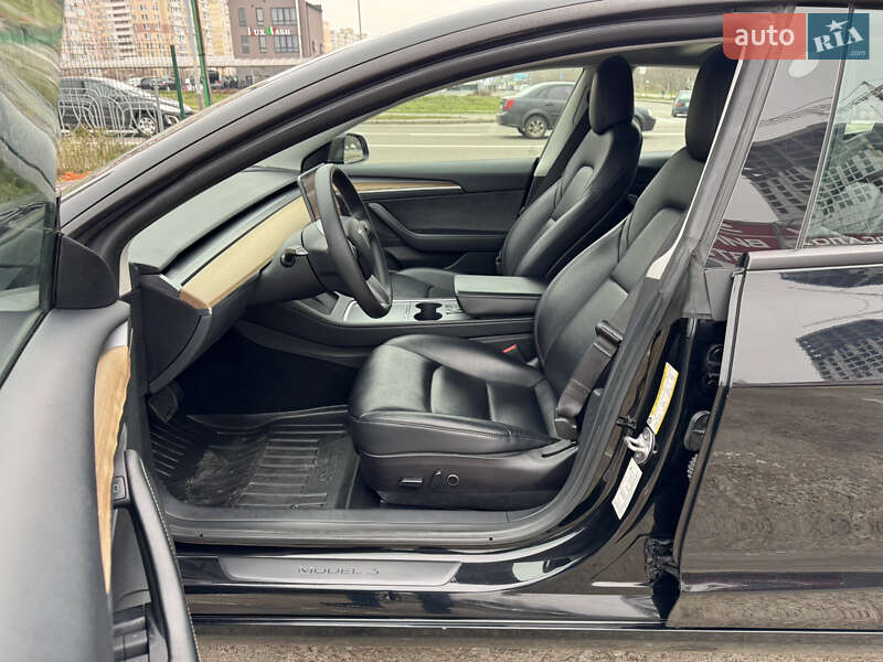 Седан Tesla Model 3 2022 в Киеве