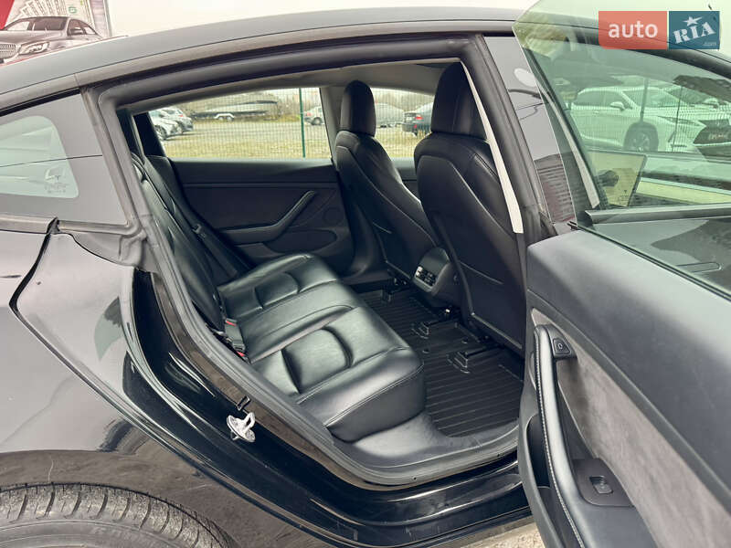 Седан Tesla Model 3 2022 в Киеве