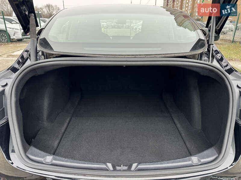Седан Tesla Model 3 2022 в Киеве