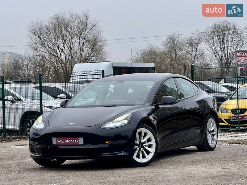 Седан Tesla Model 3 2022 в Киеве