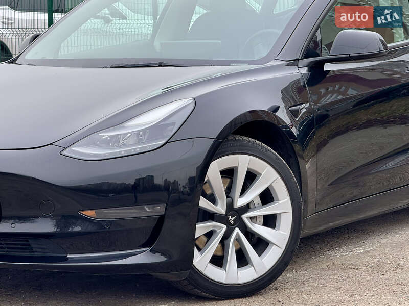 Седан Tesla Model 3 2022 в Киеве