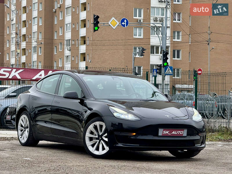 Седан Tesla Model 3 2022 в Киеве
