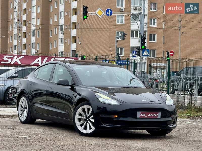 Седан Tesla Model 3 2022 в Киеве