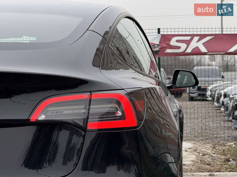 Седан Tesla Model 3 2022 в Киеве