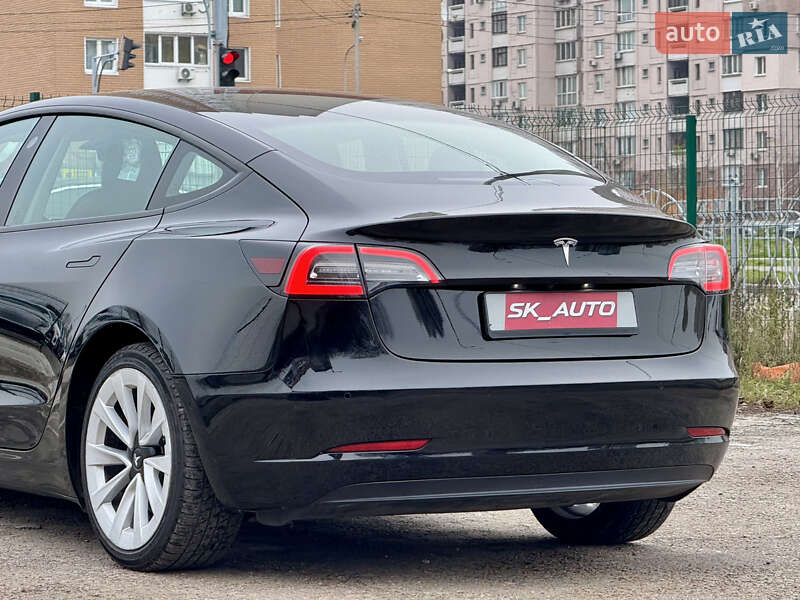 Седан Tesla Model 3 2022 в Киеве