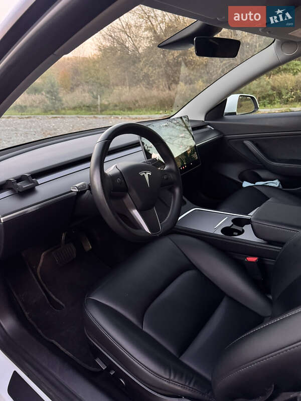 Седан Tesla Model 3 2020 в Львове