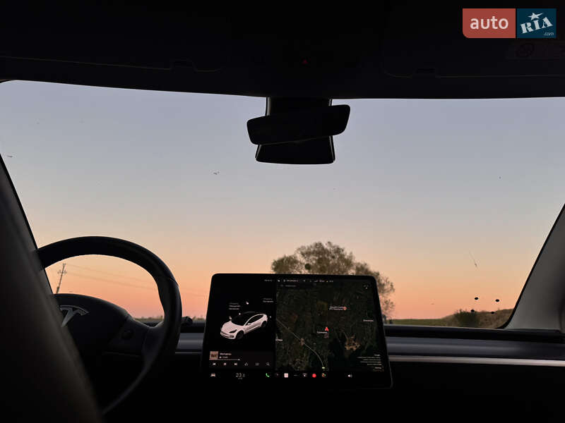 Седан Tesla Model 3 2020 в Львове