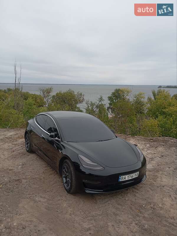 Седан Tesla Model 3 2020 в Кропивницком